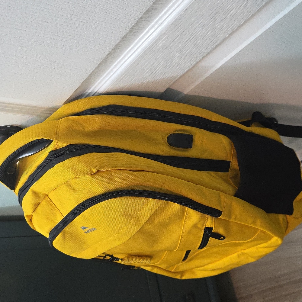 Matein Backpack - Picture 2 of 11